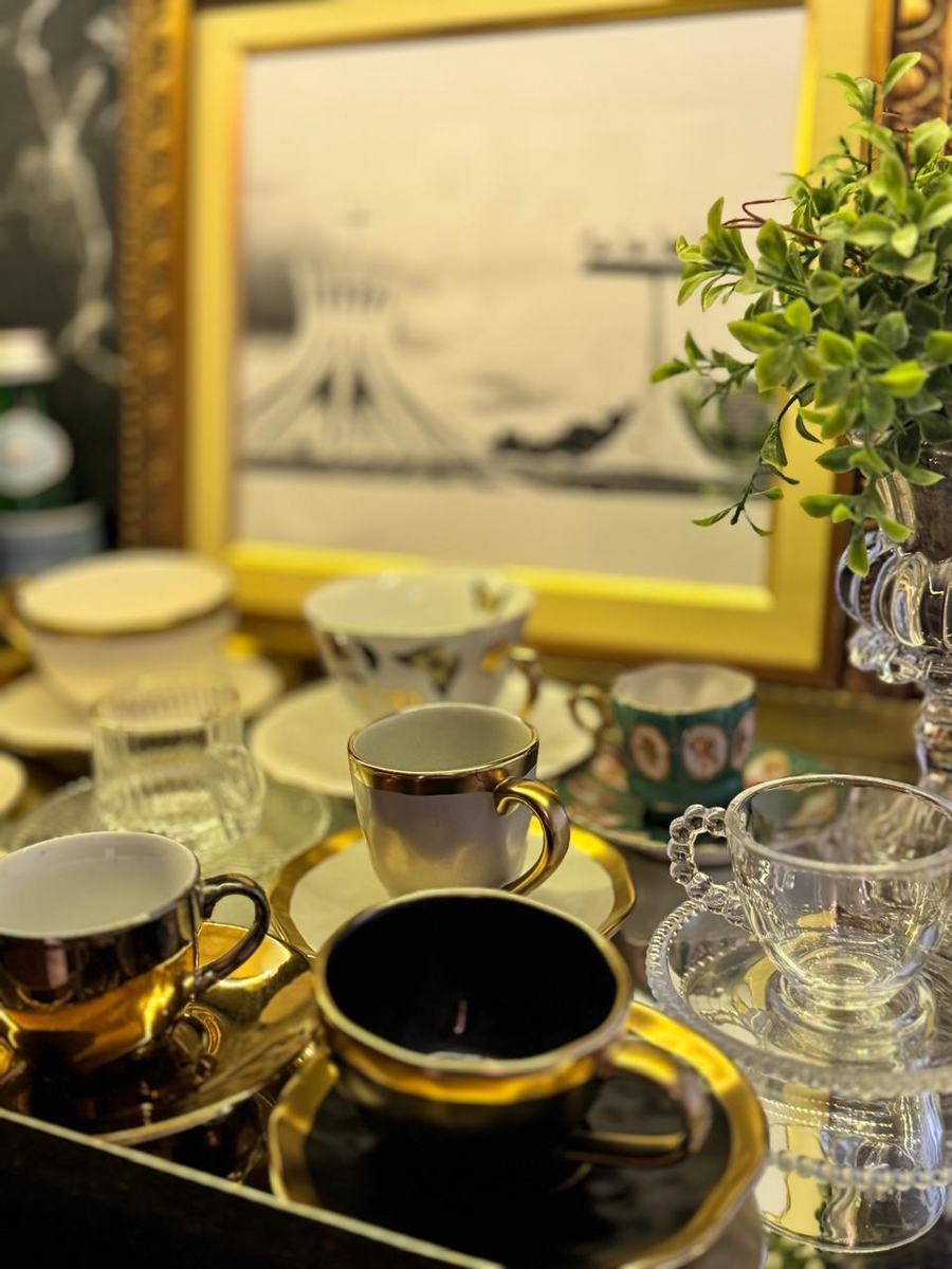 Coleção de xícaras de café sofisticadas